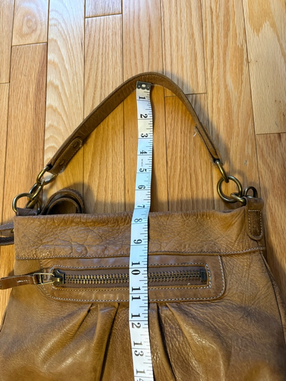 Roots Olivia Tan Leather Shoulder Bag with crossbody strap, made in Canada - Picture 13 of 16